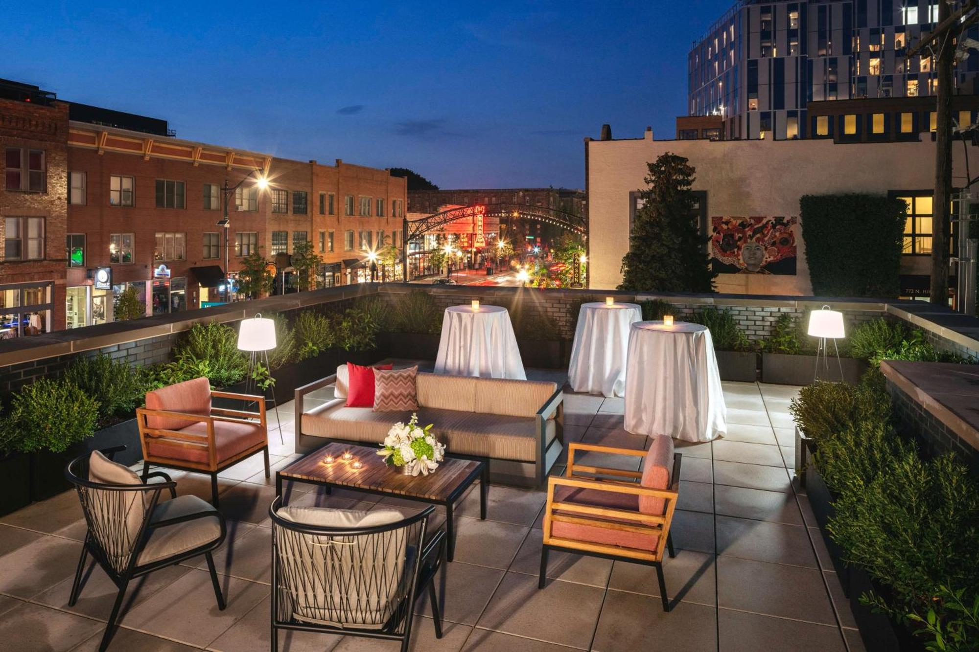 Graduate By Hilton Columbus Hotel Exterior photo